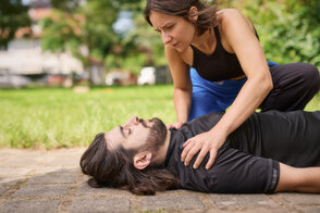 Erste Hilfe Situation: Bewusstseinskontrolle