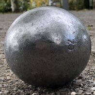 Die Kugel ist ein Symbol für Vollständigkeit und Ganzheit, und im Pétanque " einfach eine Runde Sache".